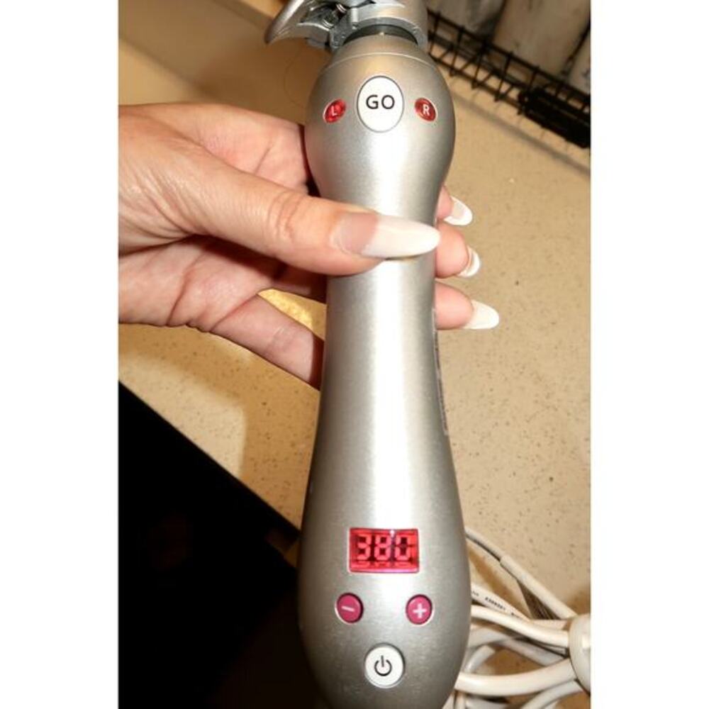 Beachwaver Pro Series rotating curling iron, which is‎ available in 1.25" barrel - Picture 5 of 6